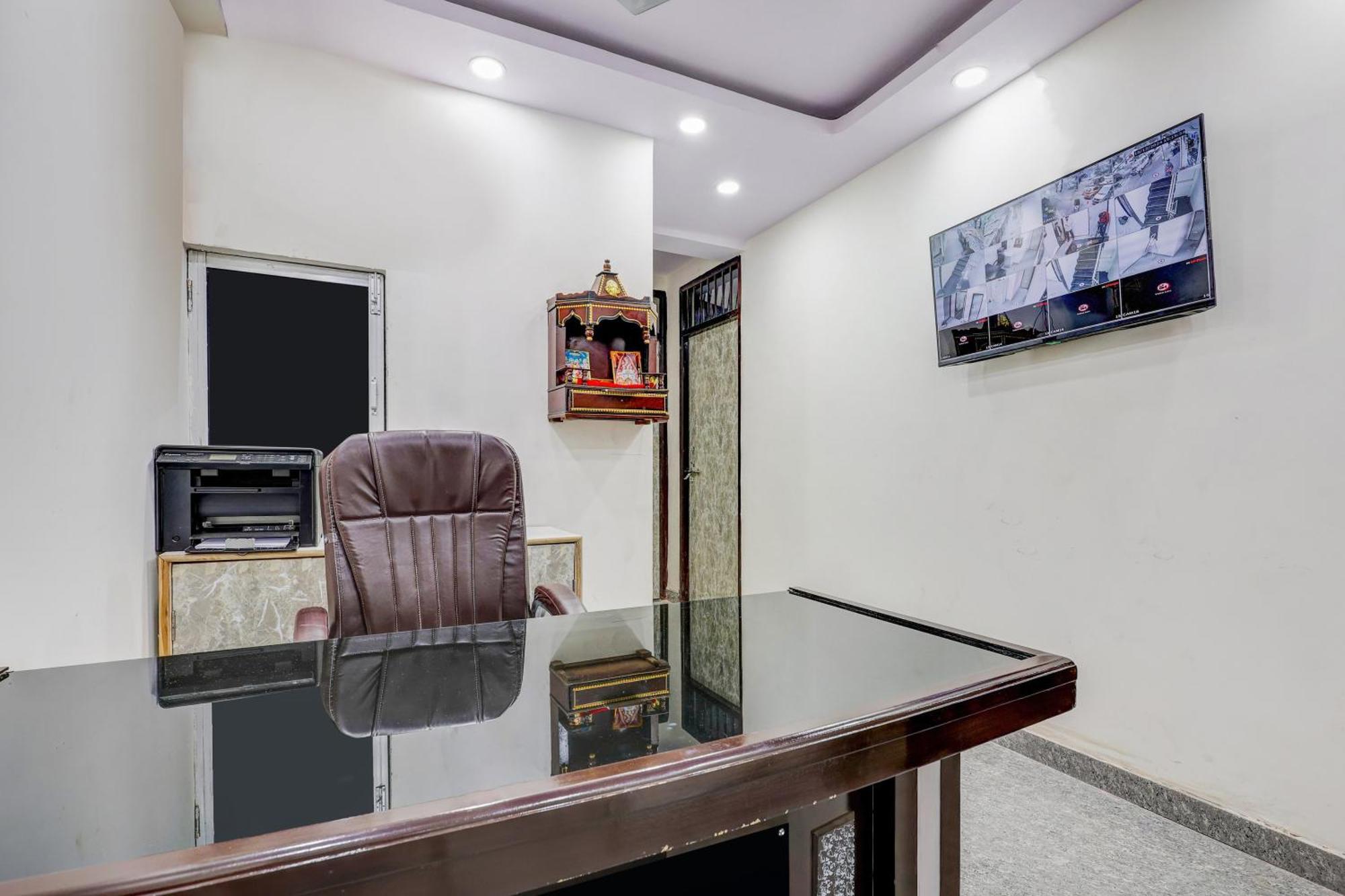 Hotel O Govind Residency Nuova Delhi Esterno foto