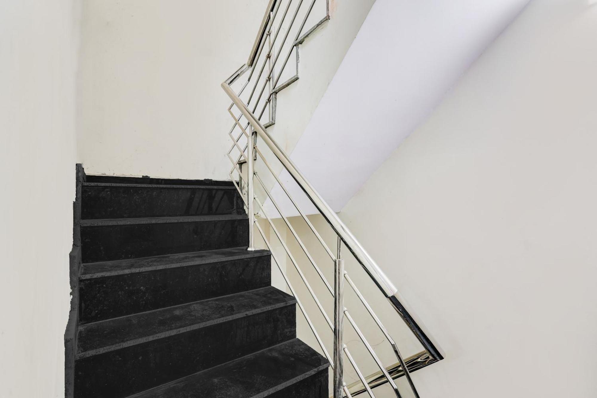 Hotel O Govind Residency Nuova Delhi Esterno foto