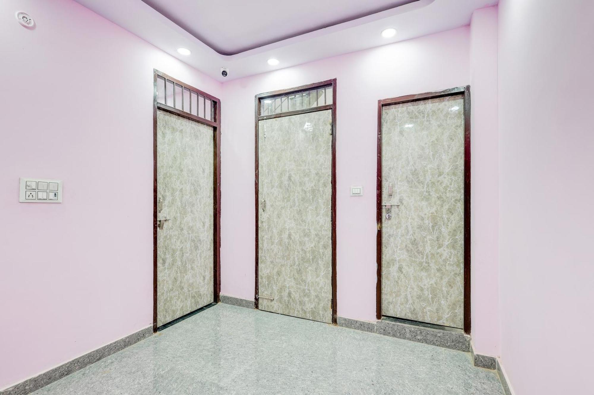 Hotel O Govind Residency Nuova Delhi Esterno foto